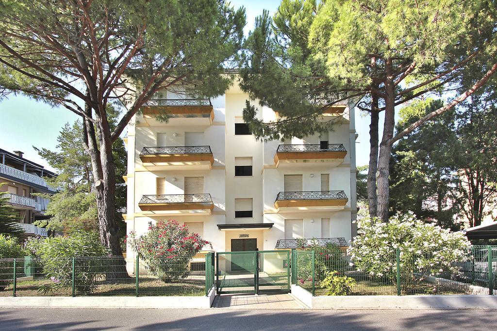 Residenza Ibsen Appartement Lignano Sabbiadoro Kamer foto