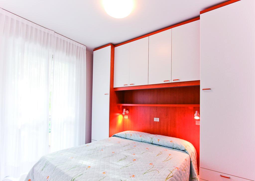Residenza Ibsen Appartement Lignano Sabbiadoro Kamer foto
