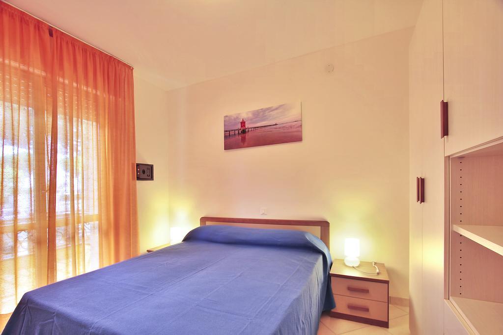 Residenza Ibsen Appartement Lignano Sabbiadoro Kamer foto