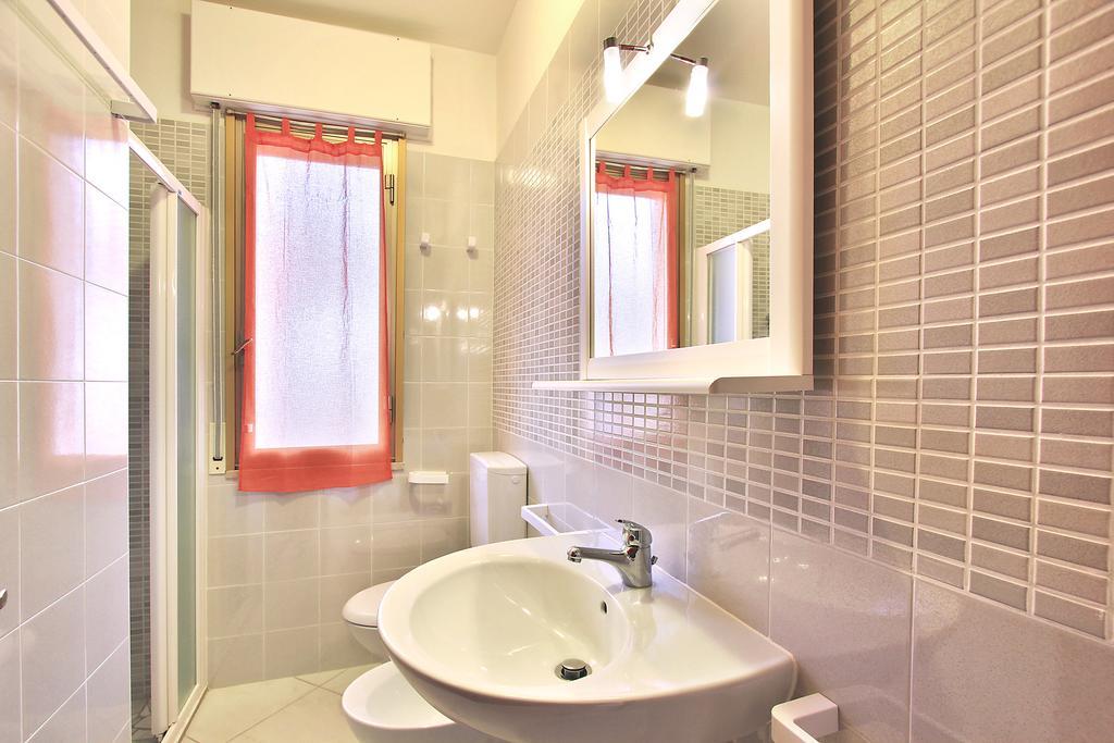 Residenza Ibsen Appartement Lignano Sabbiadoro Kamer foto
