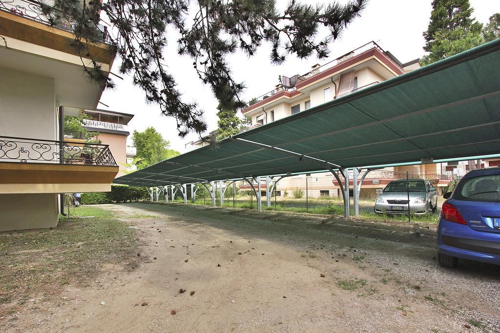 Residenza Ibsen Appartement Lignano Sabbiadoro Kamer foto